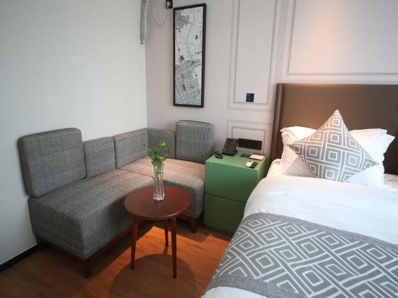 Gma Hotel Shanghai Wuning Road Zhenping Road Metro Station Exterior foto